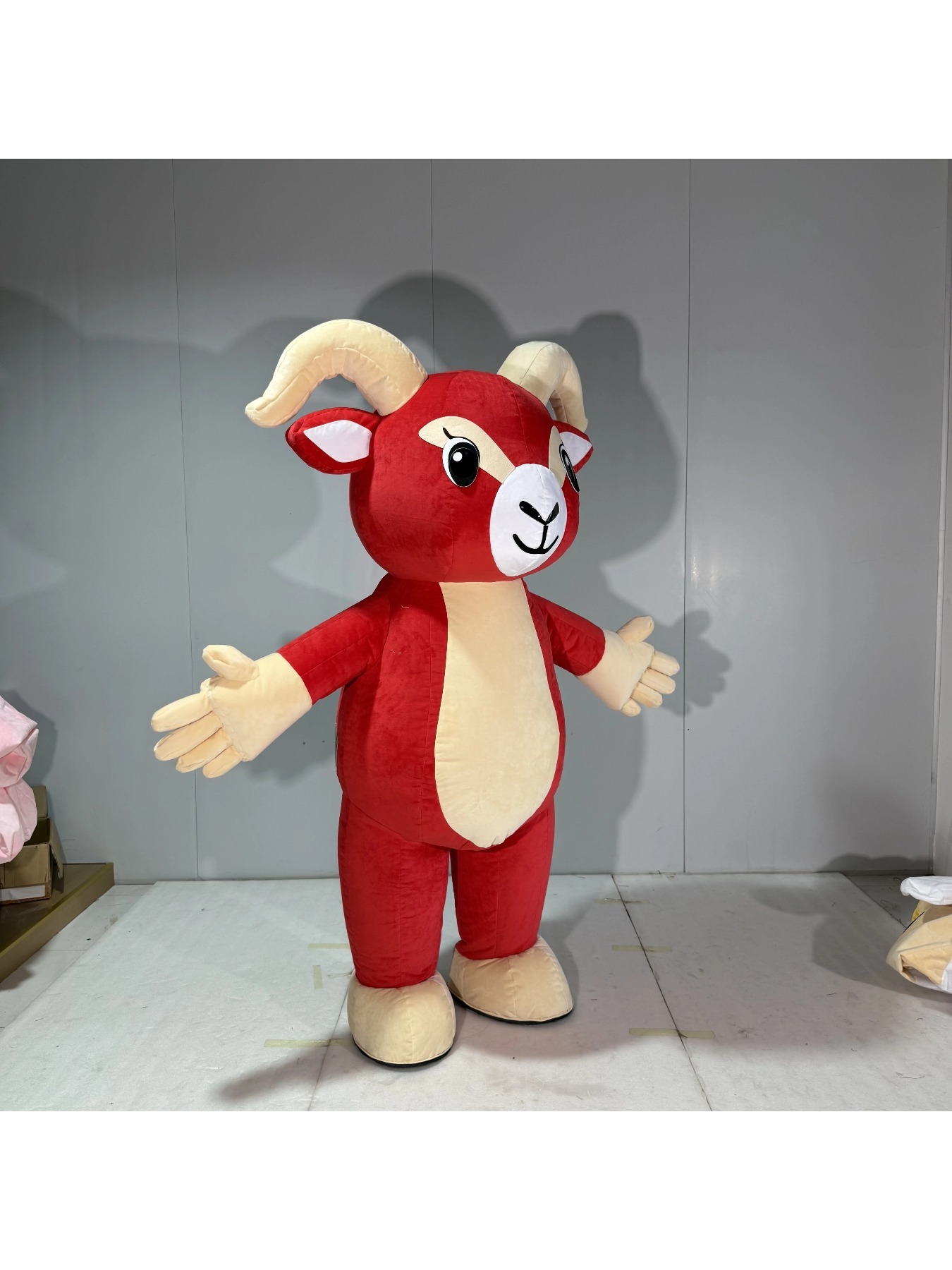 Inflatable Red Goat Mascot Cos - огляд і ціна Chargers